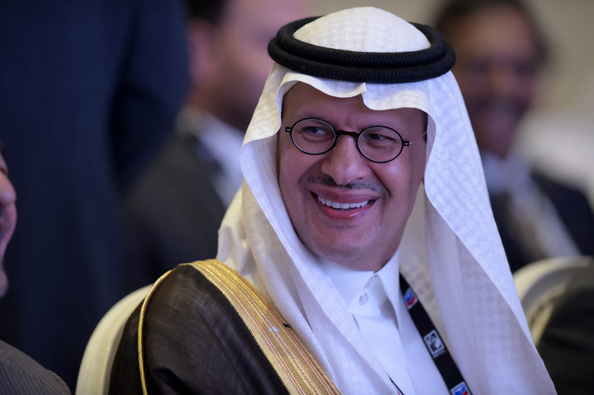 شهد الأمير وشهد العصر ... (من في العالم إلا في مصر)